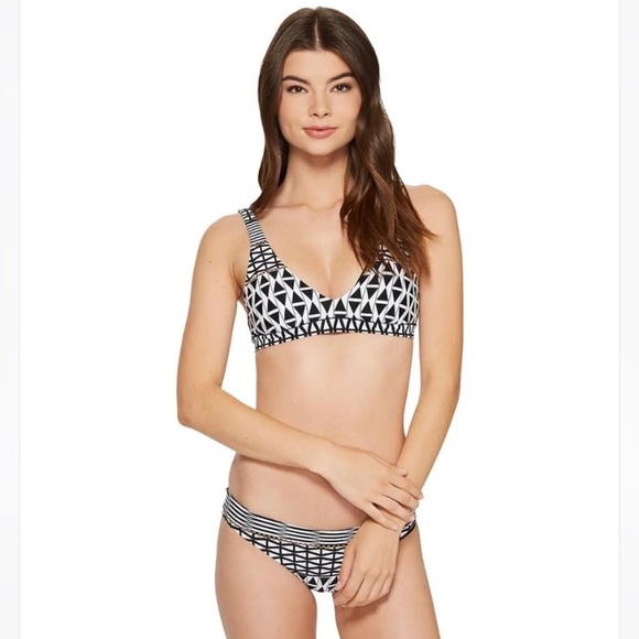 Seafolly Modern Geometry Tribal Triangle Black White Bikini Top Australia US4 - Picture 5 of 14